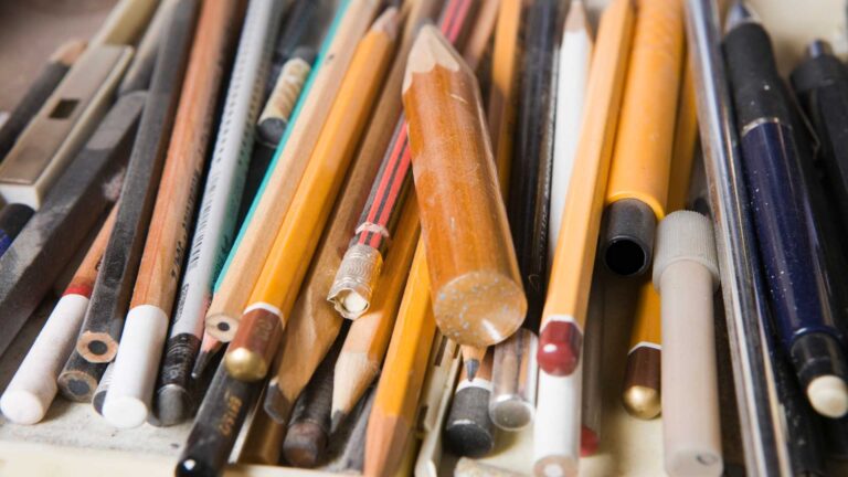 A ceruza, a rajzolás és a művészi kifejezés eszköze