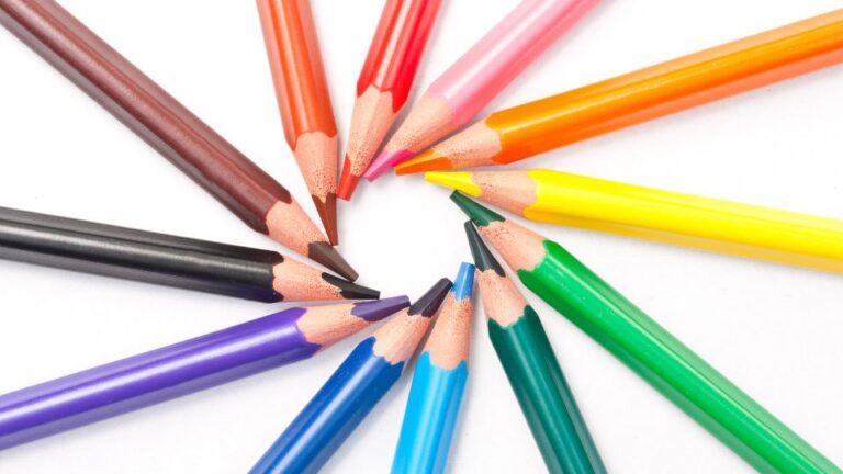 Milyen írószerekre van szüksége egy elsős diáknak?